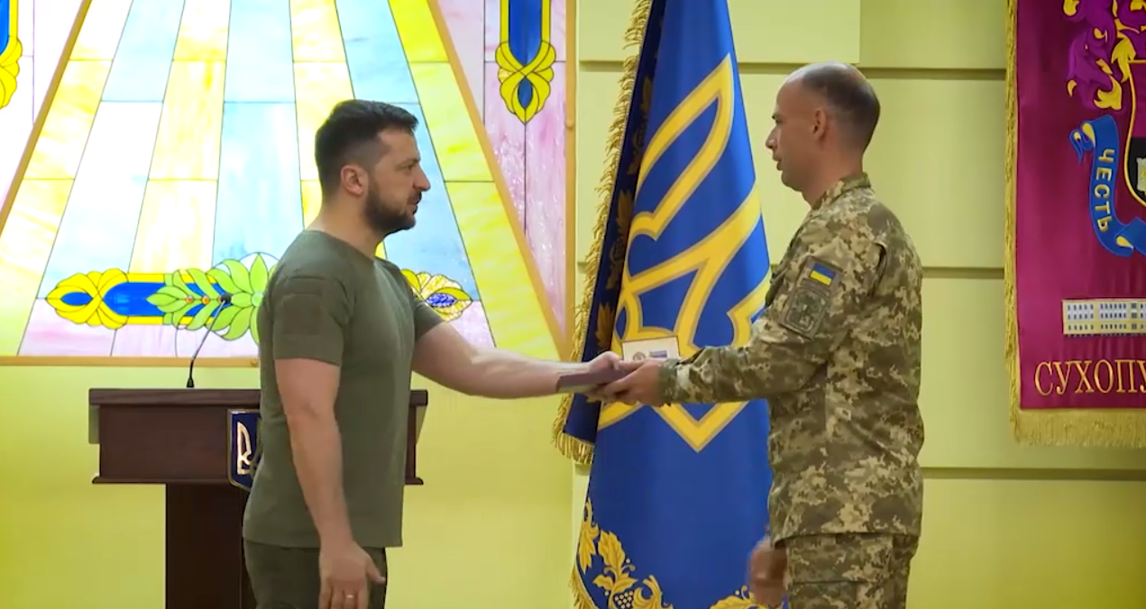 Президент вручив нагороди викладачам Академії, які героїчно захищали Україну