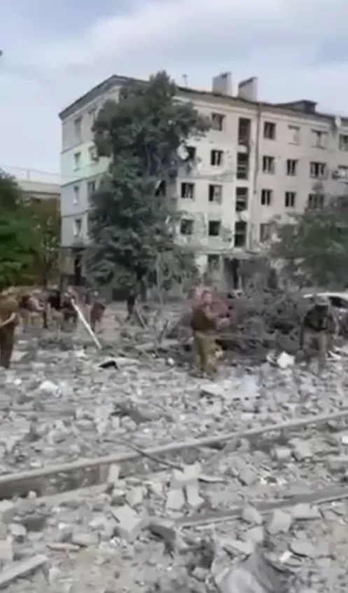 По версии российской пропаганды, никакого взрыва не было, здание просто "обрушилось"