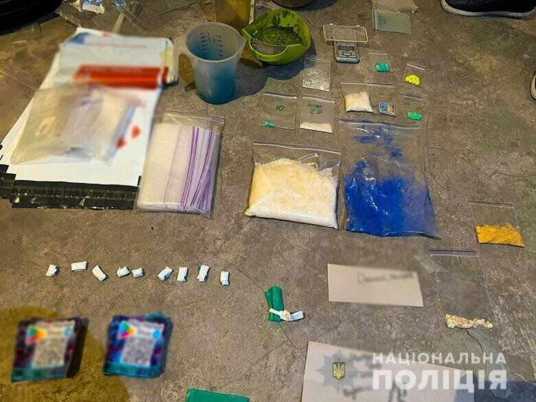 У Києві в рецидивіста знайшли понад кілограм наркотиків. Фото