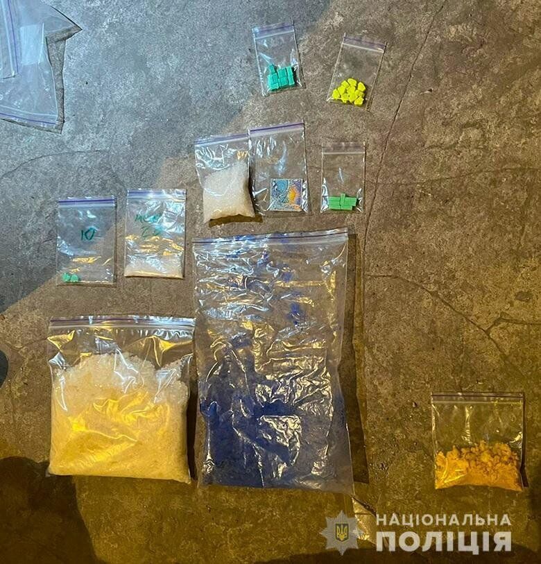 У Києві в рецидивіста знайшли понад кілограм наркотиків. Фото