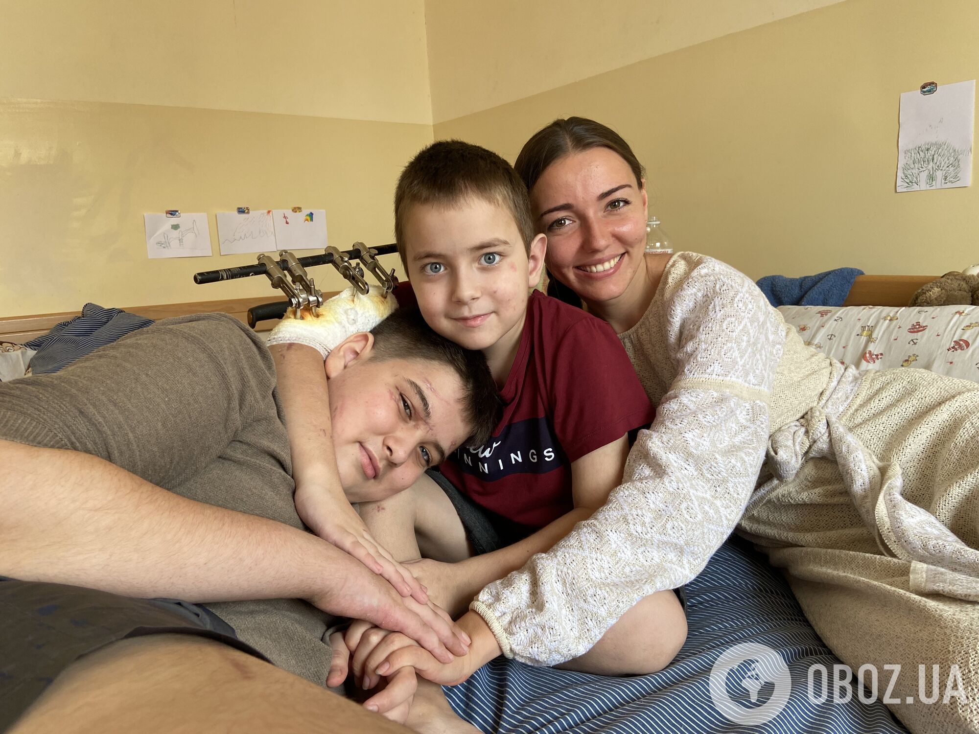 Маму вбила ракета, а братики отримали поранення: Володю і Якова з Сергіївки відправили на лікування до Австрії. Фото