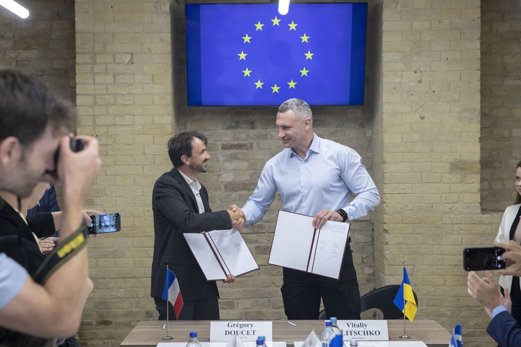 Єднання: Кличко з мерами європейських міст відкрив артоб'єкт на Арсенальній та підписав угоди про побратимство з Києвом