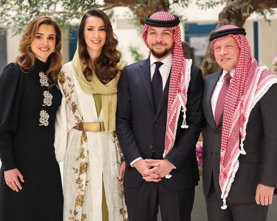 Принц Иордании Хусейн с невестой и родителями.
