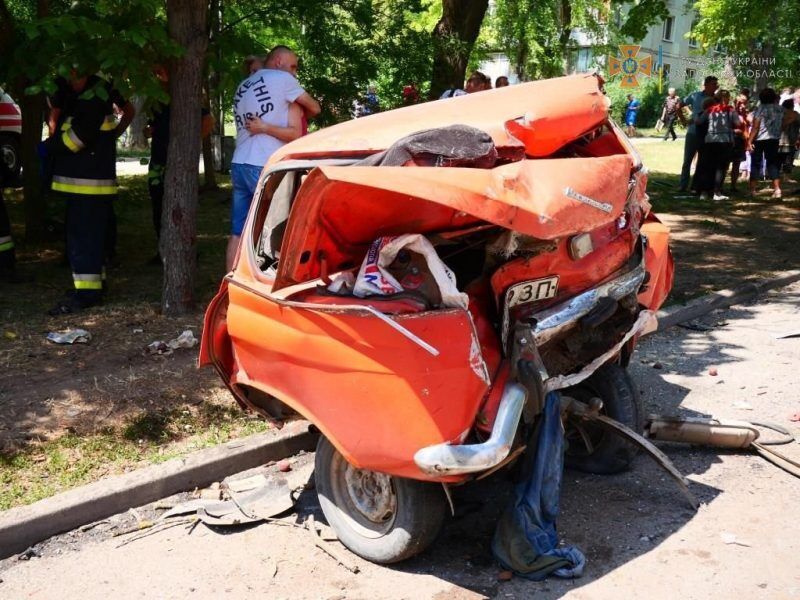 Машины превратились в груду металла