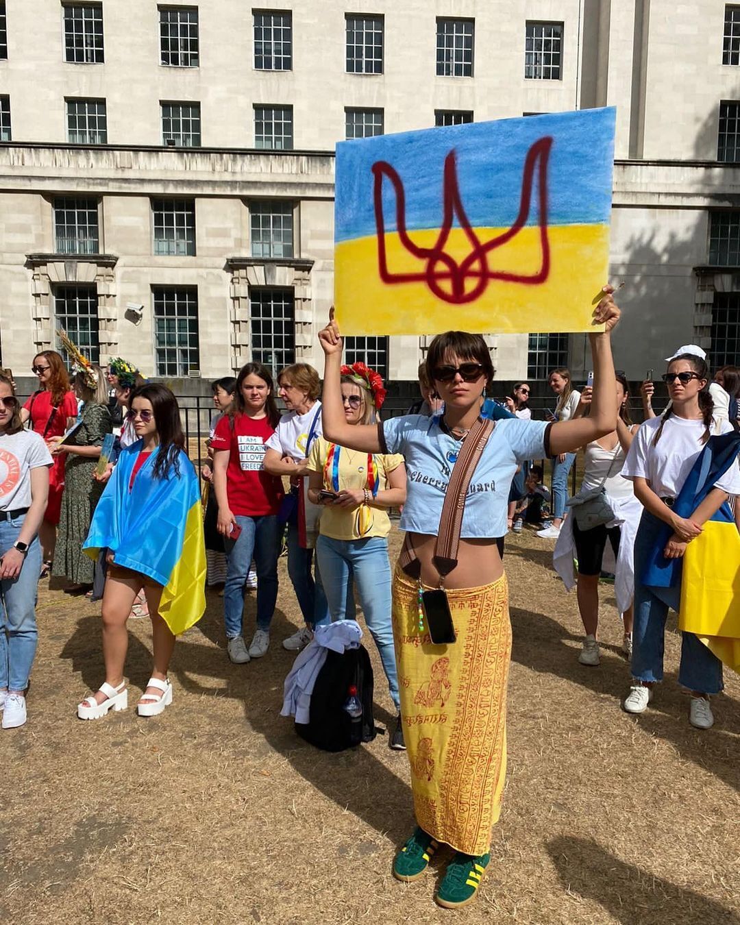 Валид Арфуш показал дочь с символикой Украины в Лондоне и опубликовал крик души о детях-"предателях"