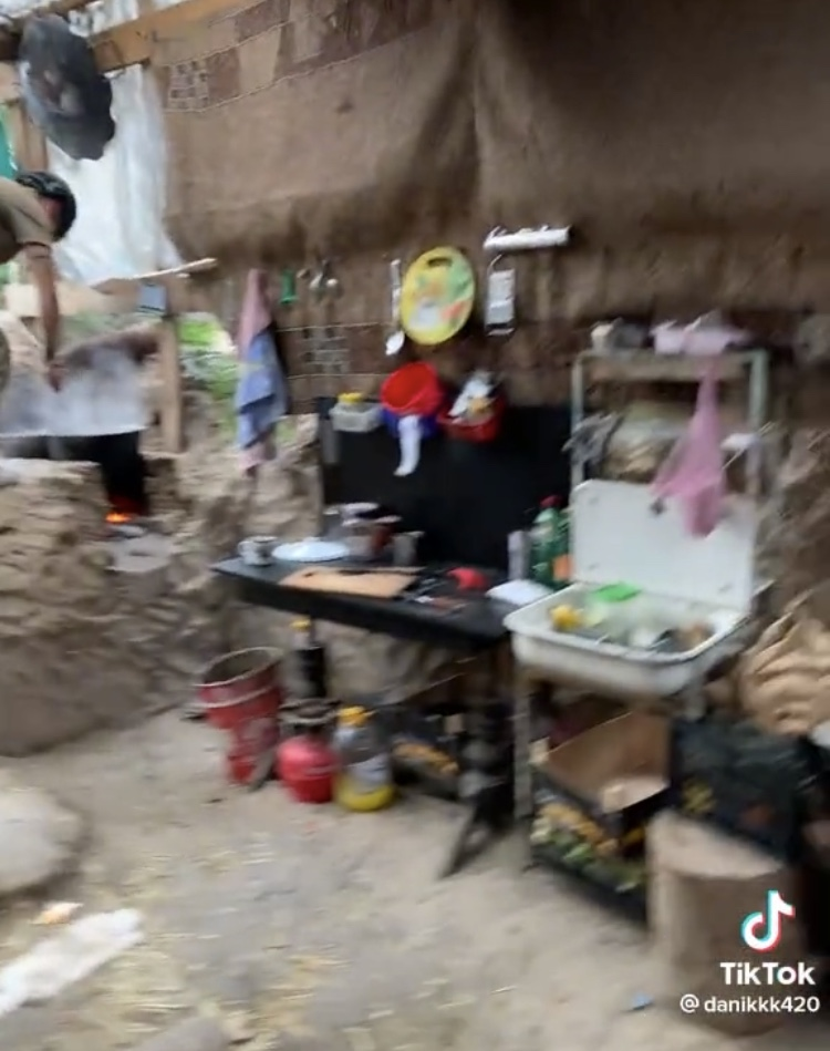 Відео, як український воїн готує їсти під ''Добрий день, everybody'', підкорило мережу