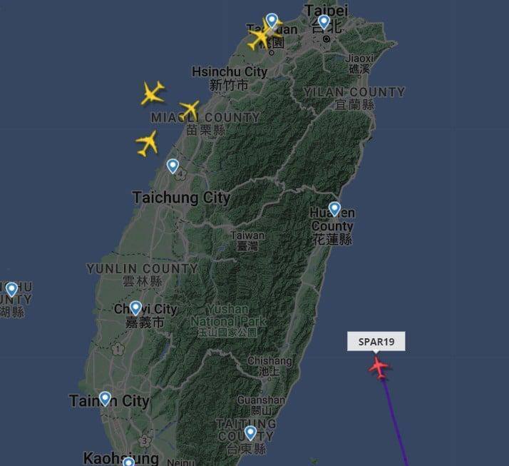 Літак Пелосі вже підлітає до Тайваню