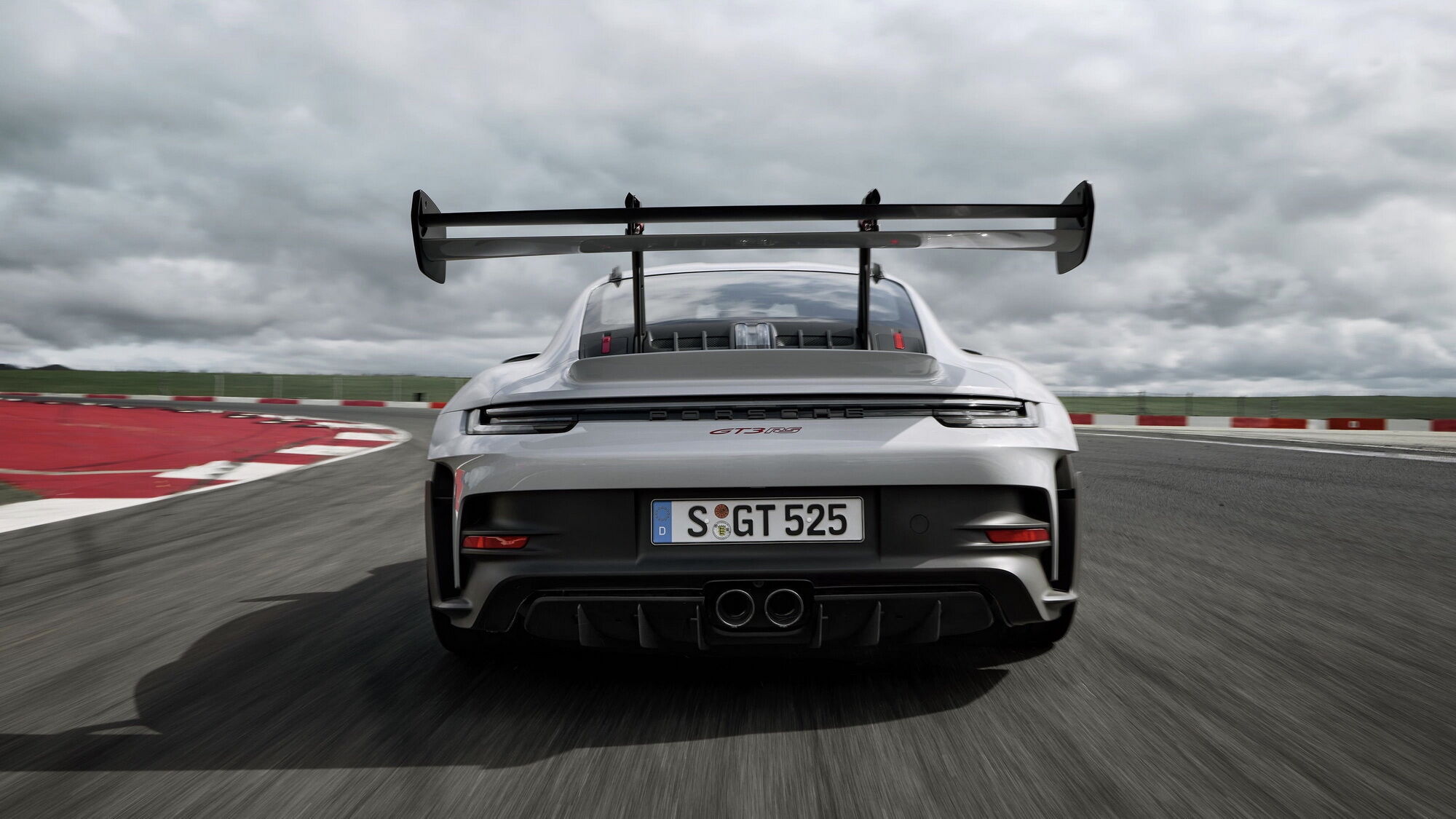 Система зменшення опору (DRS) вперше встановлена на серійному автомобілі Porsche