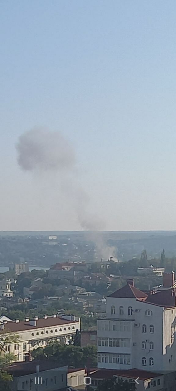 Дым над Севастополем утром 20 августа
