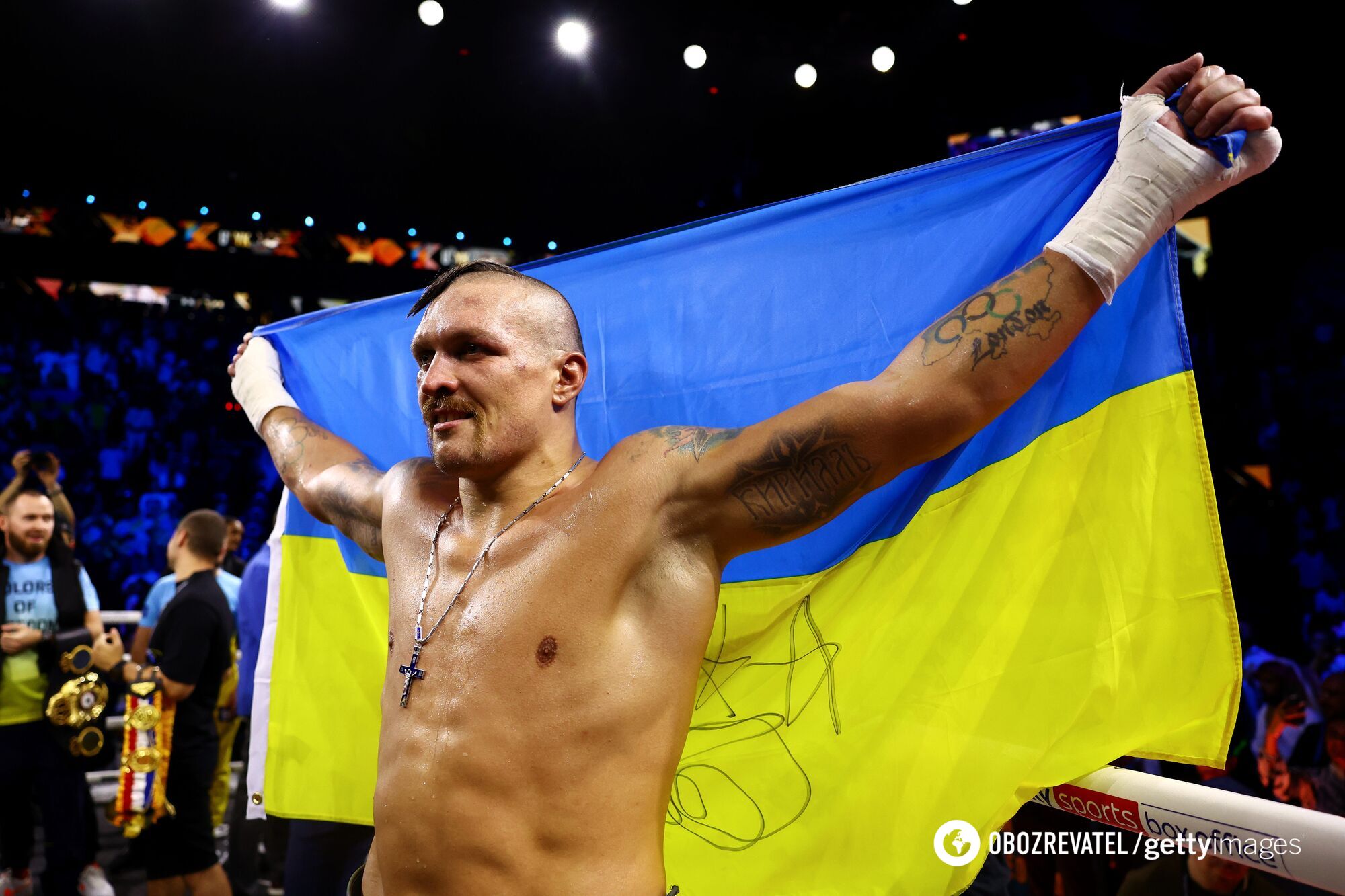 "Крикни: Сімферополь": Усик після перемоги над Джошуа заявив з рингу, що Крим – це Україна. Відео