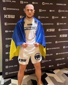Украинский чемпион мира победил нокаутом за 5 секунд, установив исторический рекорд. Видео