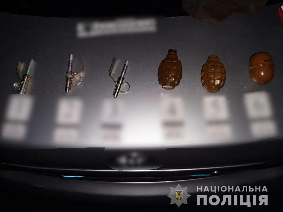 На Киевщине задержали рецидивиста, который продавал боевые гранаты. Фото