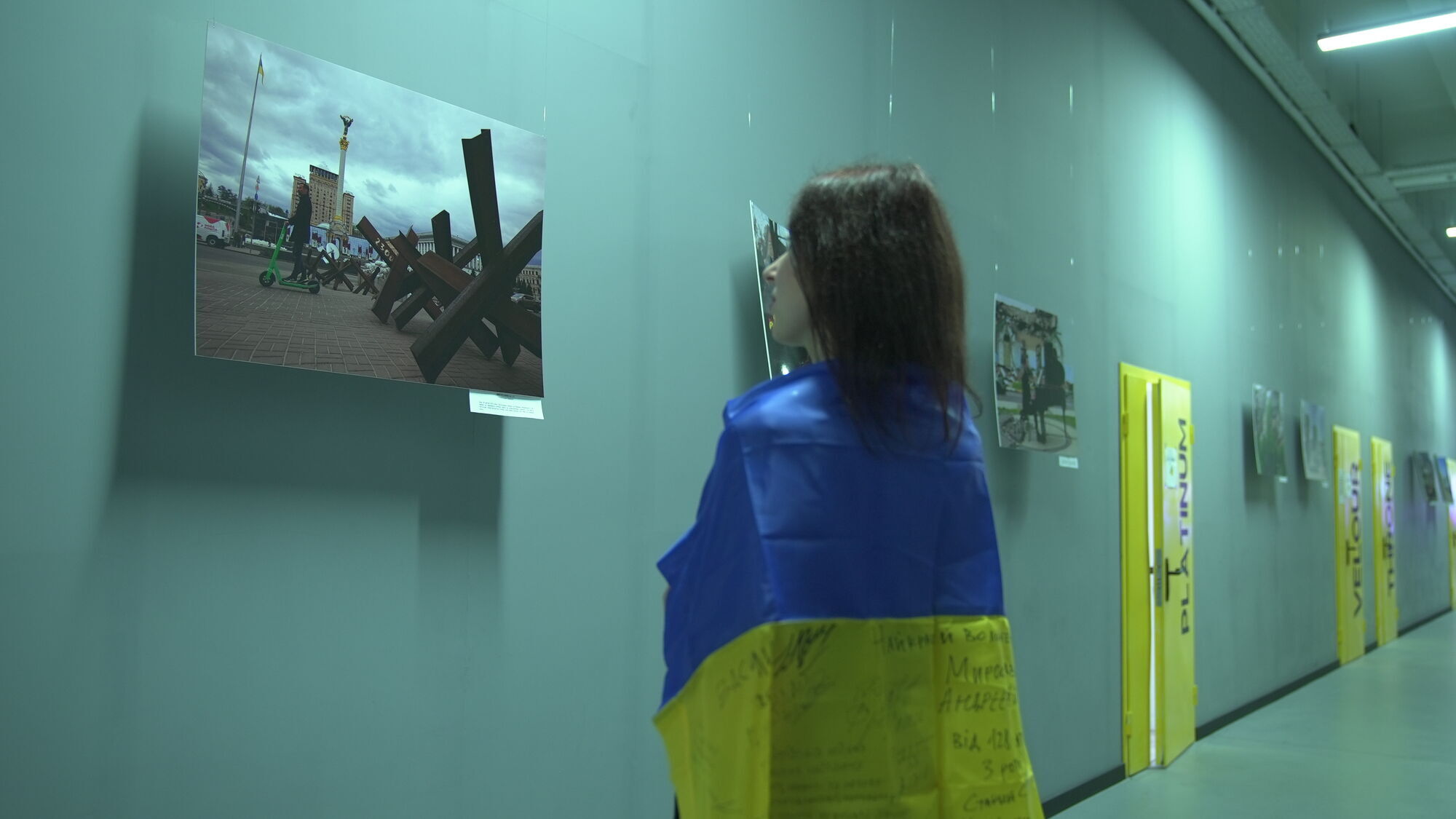 На фотовыставке UWar были представлены фотографии 12 известных украинских авторов-фотокорреспондентов