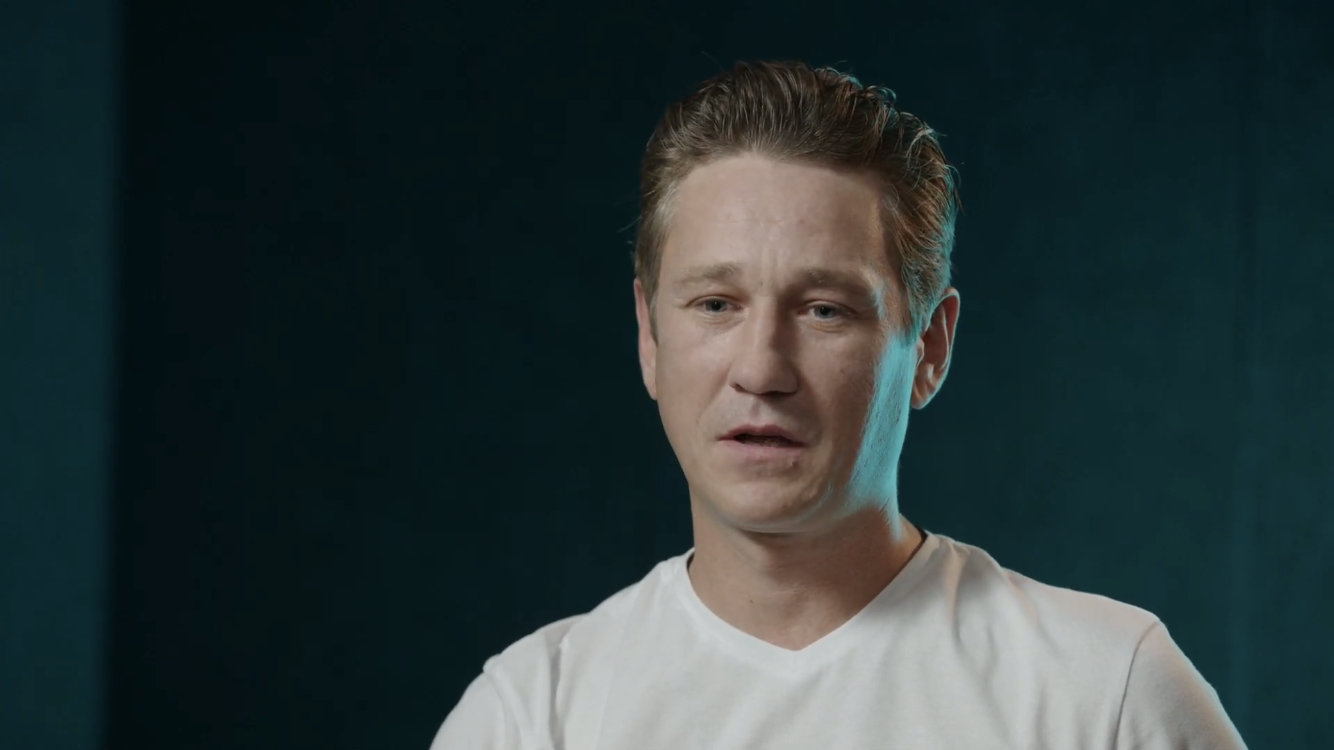 Звезда "Стиляг" Антон Шагин уточнил свою позицию по войне в Украине: я за "вычищение нацистов", но против убийства людей