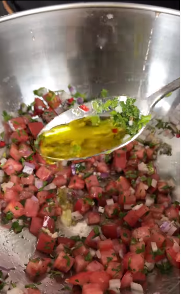 Карпаччо з тунця: як зробити ресторанну страву в домашніх умовах 