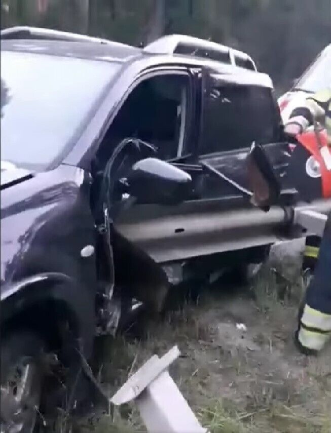 В Киеве в результате ДТП пассажирку зажало в авто: чтобы помочь женщине, вызывали спасателей. Видео