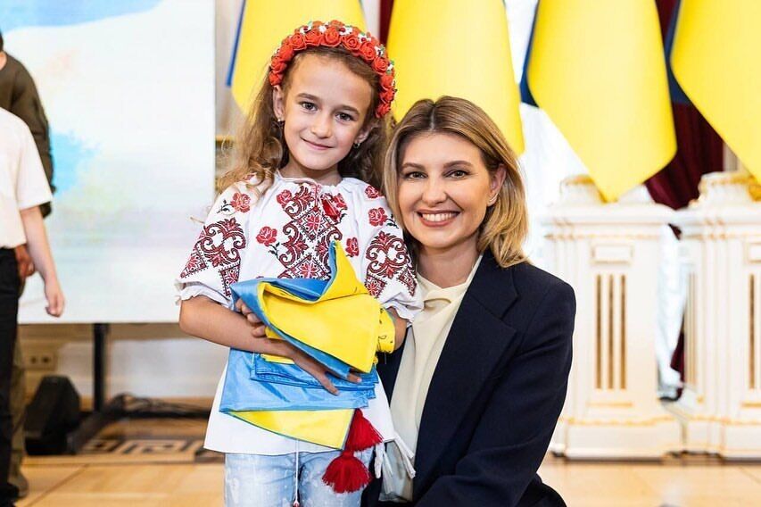 Зеленська наголосила. що стяг України від 24 лютого з'являється в усьому світі