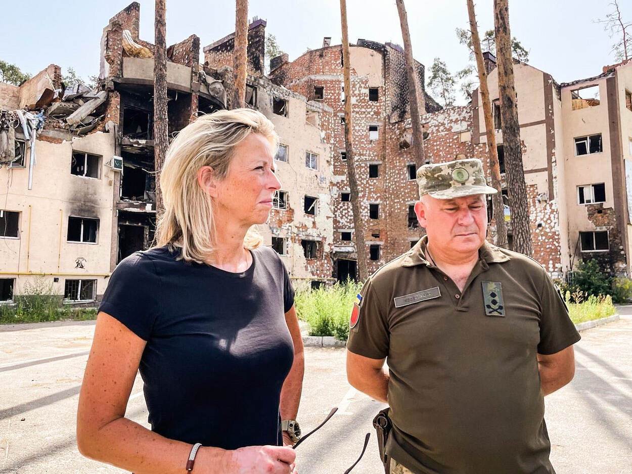 Кайса Оллонгрен в разрушенной оккупантами Киевской области