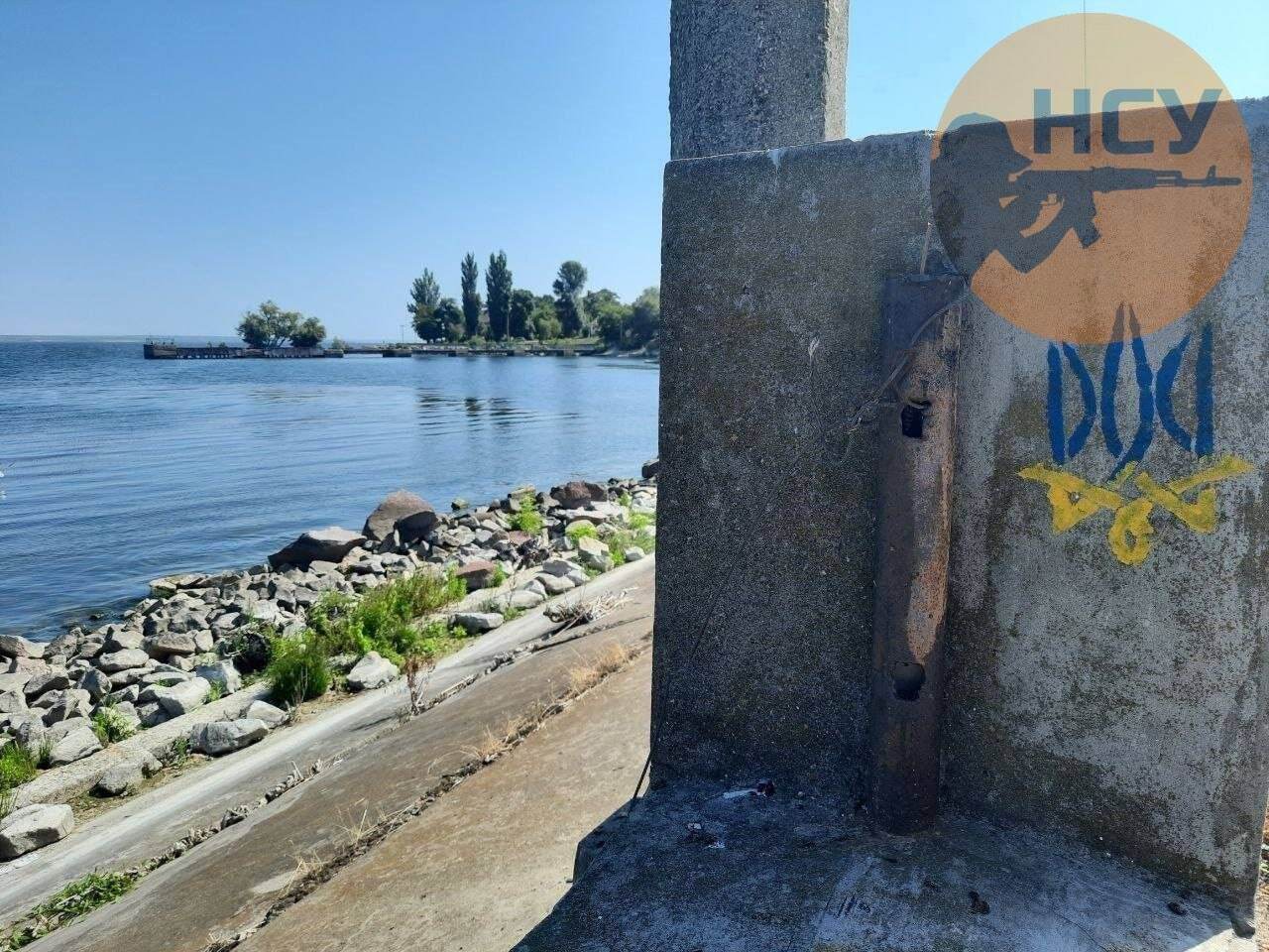 Украинские символы нарисовали на улицах городов.