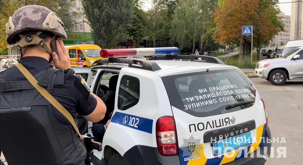 У Києві чоловік підірвав гранату в багатоповерхівці на Виноградарі. Відео