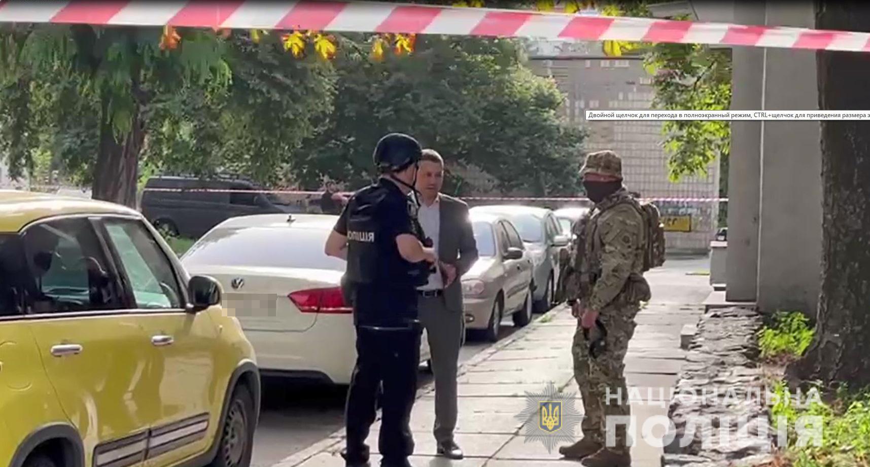 У Києві чоловік підірвав гранату в багатоповерхівці на Виноградарі. Відео