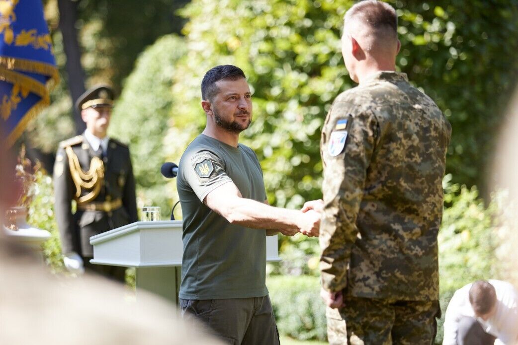 Зеленский наградил военных орденами "Золотая Звезда"