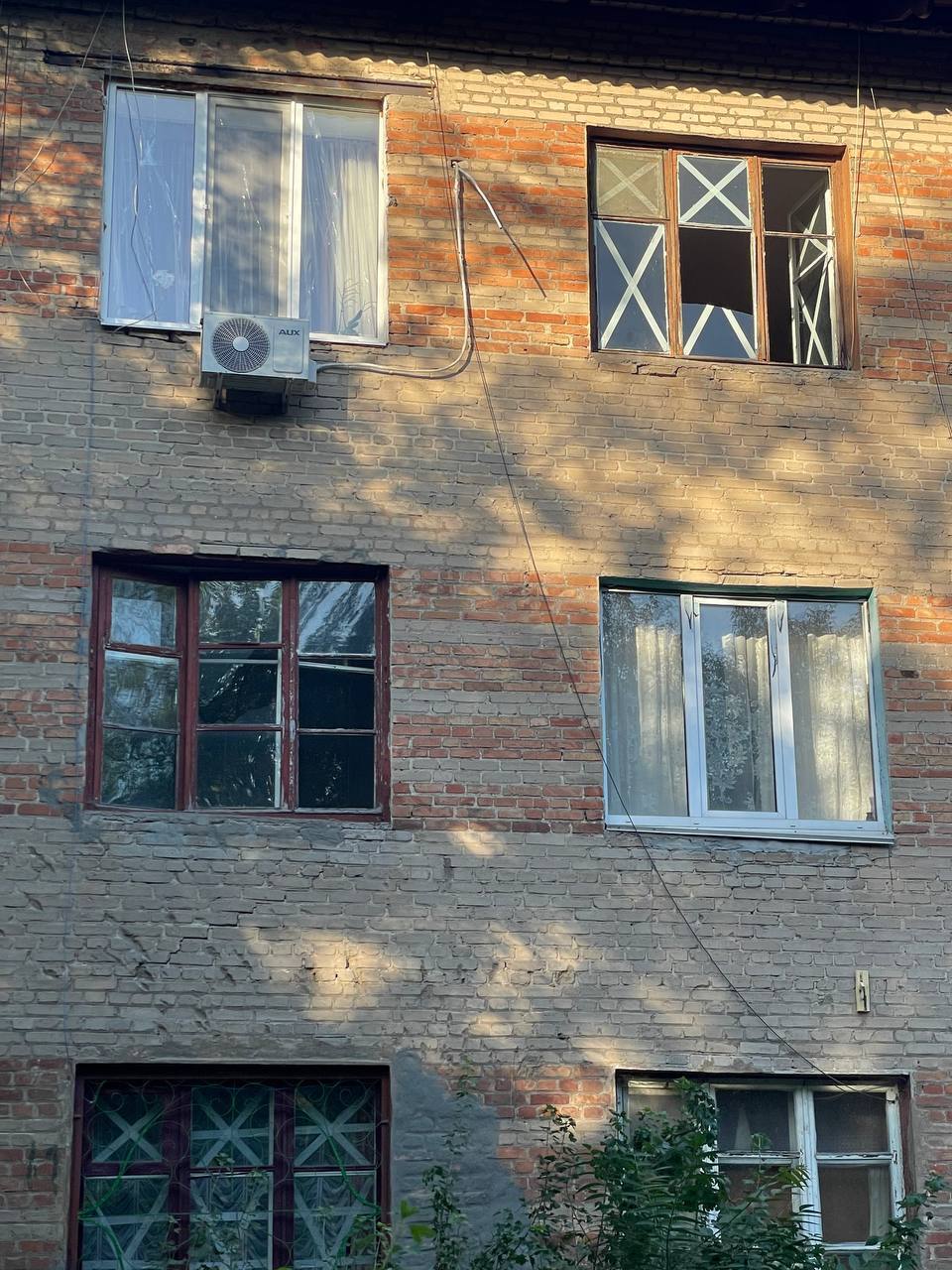 В многоквартирных домах повреждены окна