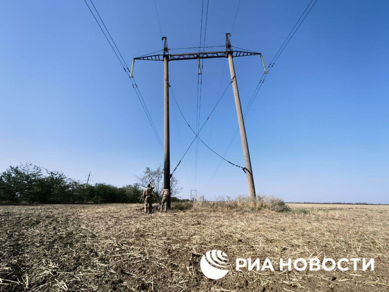 У Донецьку горить гіпермаркет, а біля Мелітополя підірвали опори ЛЕП: окупанти звинувачують ЗСУ. Фото і відео