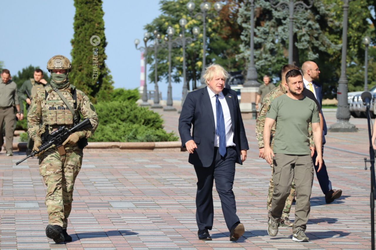 "Що ще потрібно?" Зеленський розповів про допомогу Джонсона після повномасштабного нападу РФ