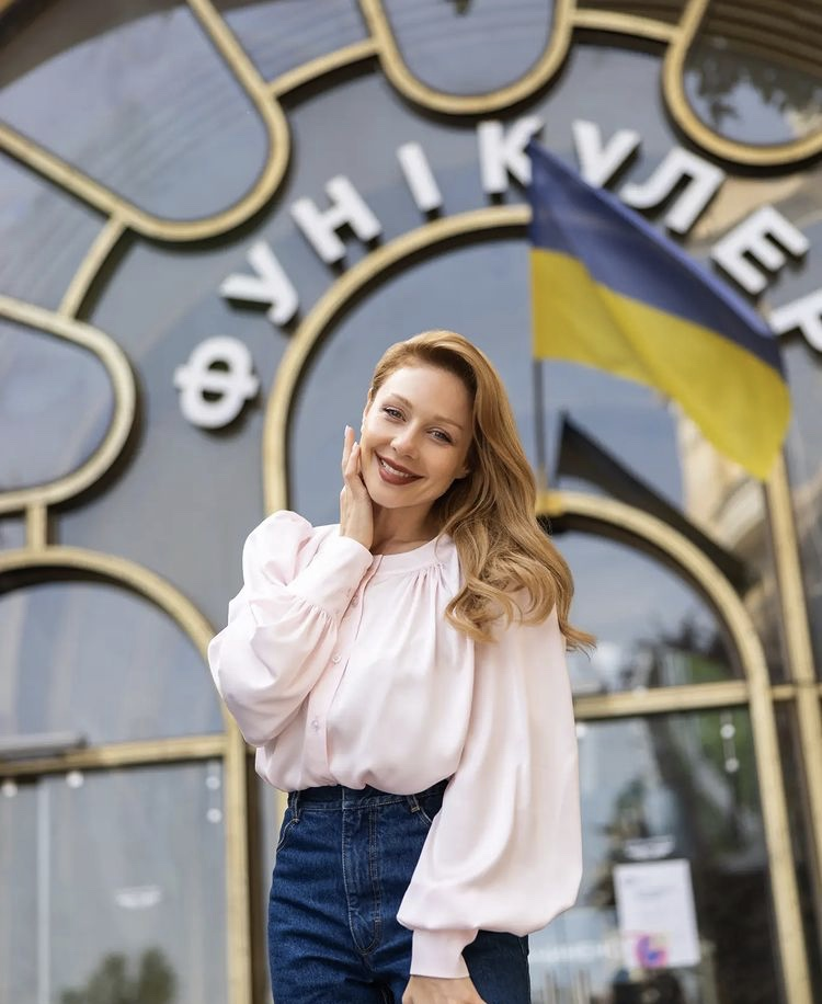 ''Всегда с тобой и всегда за тебя. Главное – будь'': украинские звезды трогательно обратились к Украине в День Независимости