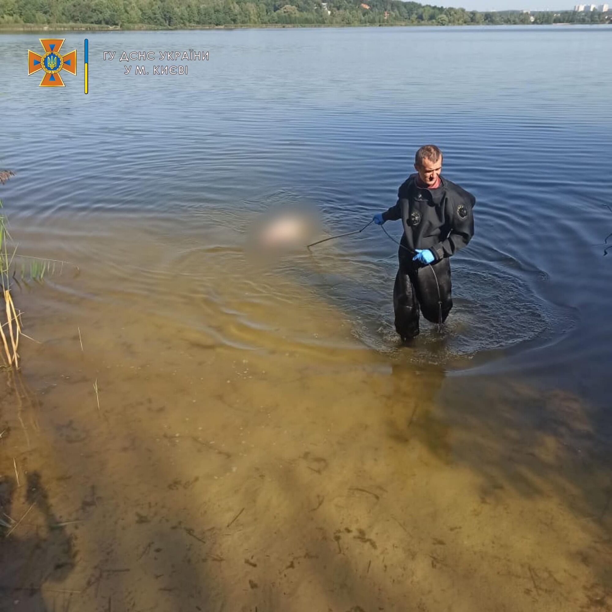 У Києві на одному з озер Оболоні потонув чоловік: тіло діставали рятувальники