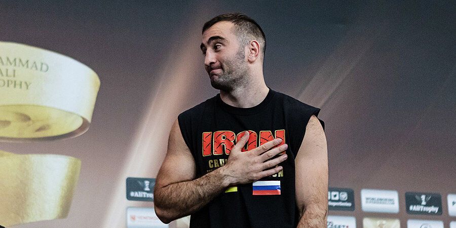 Знаменитий російський боксер отримав інше громадянство та виїхав з РФ