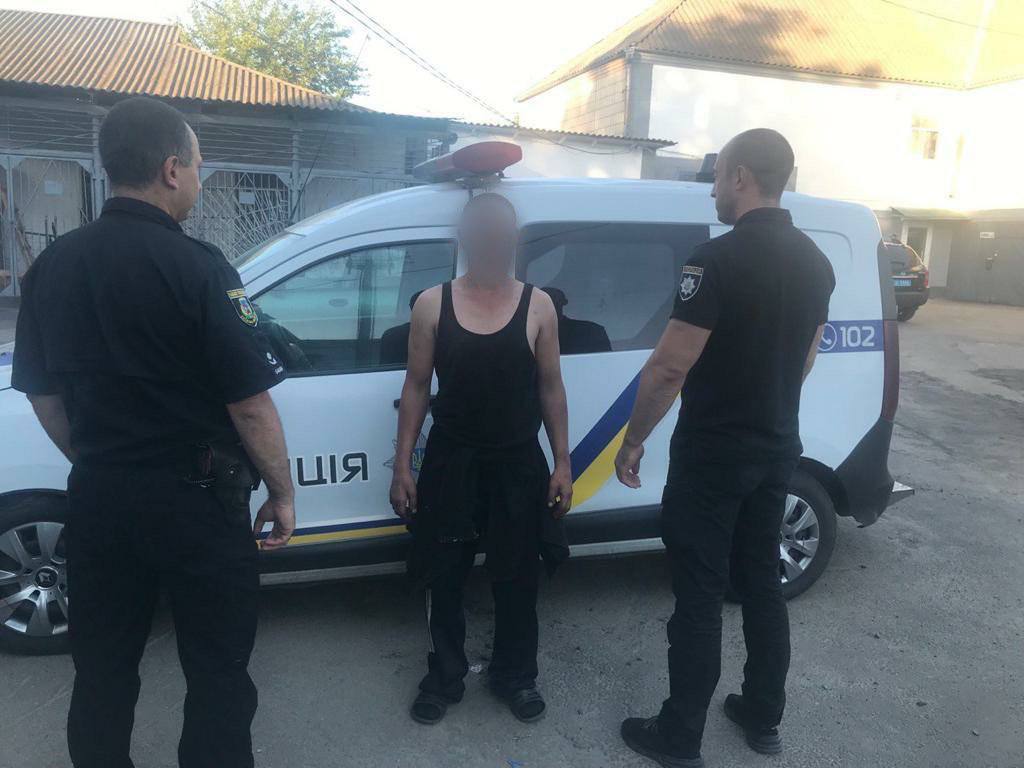На Киевщине задержали мужчину, который угрожал взорвать школу и детсад.