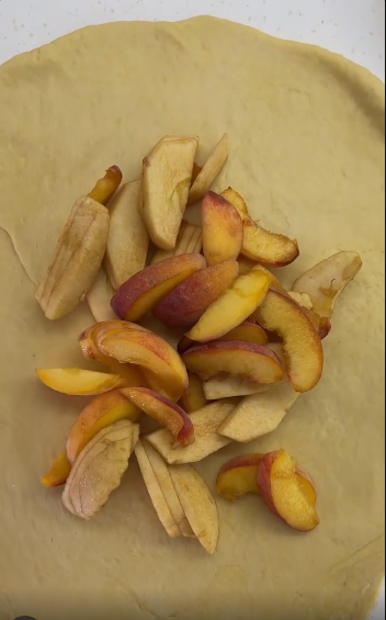 Пухкі булочки з яблуками: на якому тісті приготувати