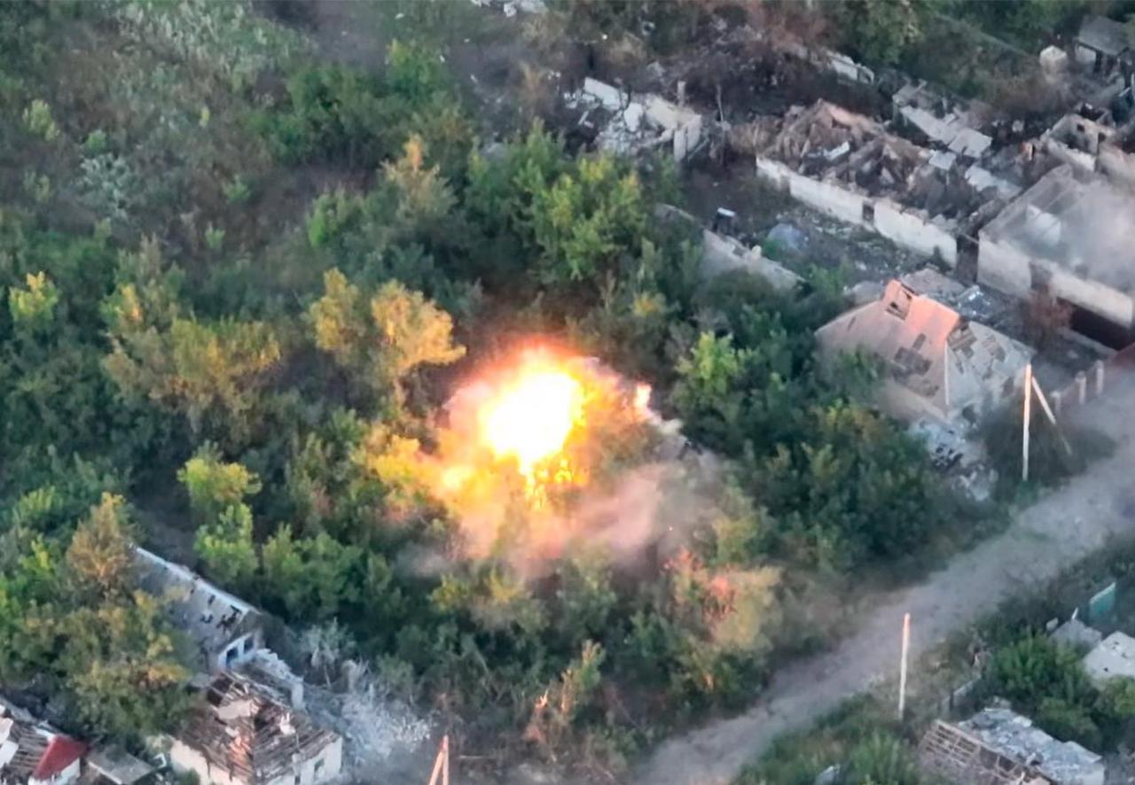 Українські морпіхи прорідили лави окупантів і знищили БМД, танк і артилерійську систему "Мста-Б". Фото 