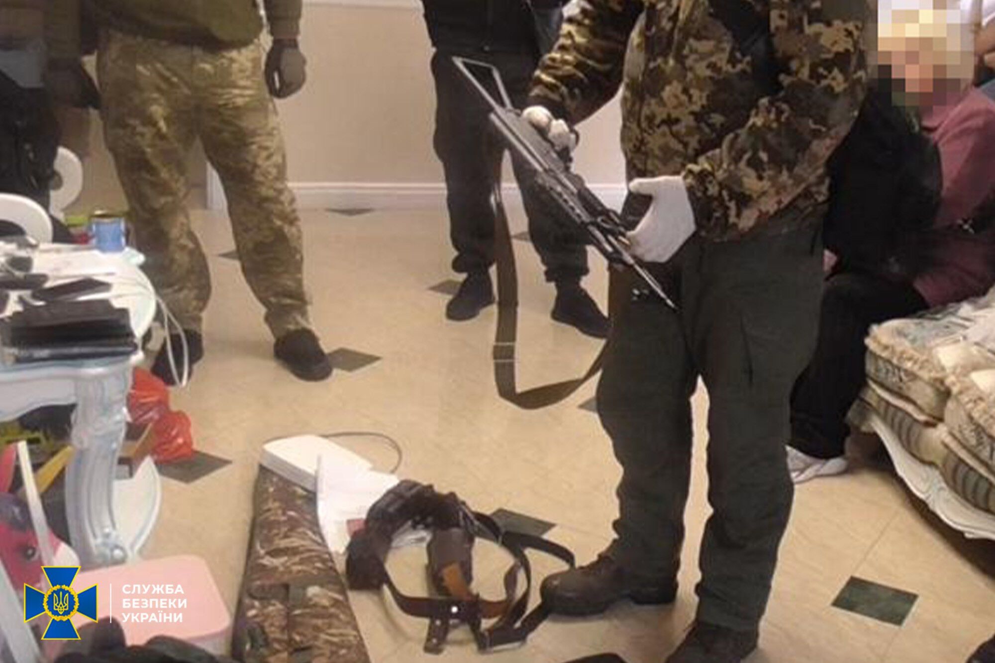СБУ нейтрализовала преступную группировку, которая помогала военным РФ во время оккупации Бучанщины. Фото и видео