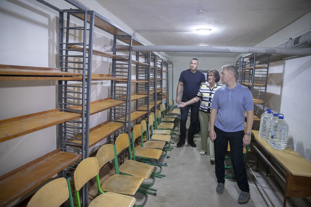 Кличко проверил готовность укрытий в школах Киева. Фото