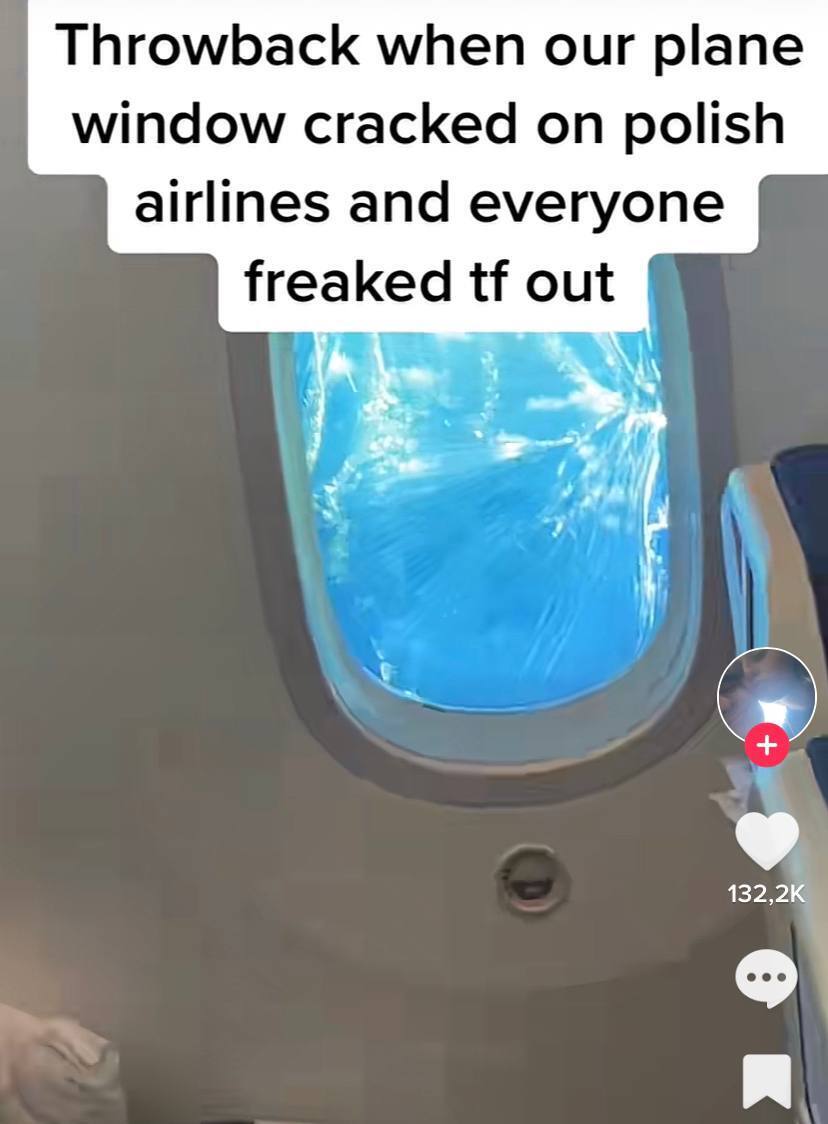 Во время авиарейса Варшава – Нью-Йорк один из иллюминаторов треснул.