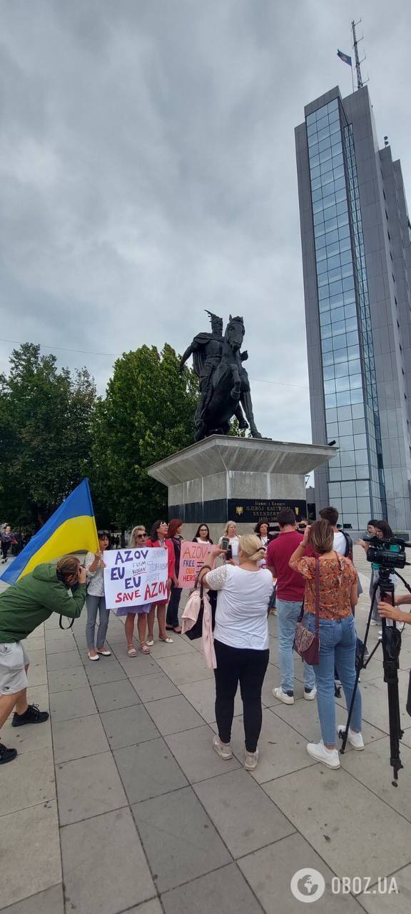 В Косово прошел митинг в поддержку защитников Мариуполя: участники просили Евросоюз спасти пленных героев