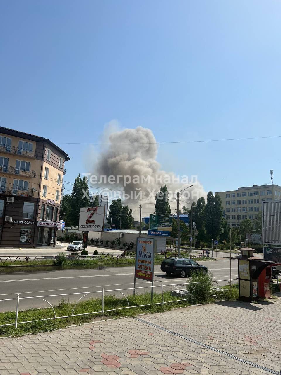 В оккупированной Новой Каховке продолжает гореть завод "Сокол"