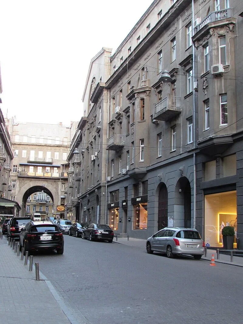 В сети показали, как выглядела самая дорогая улица Киева в 1980-х годах. Фото