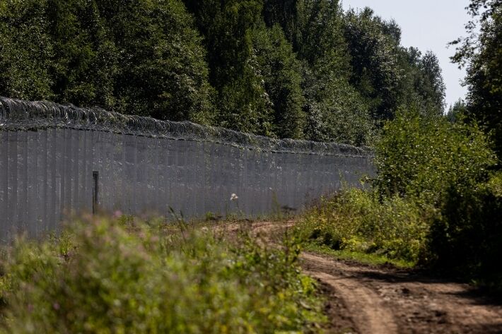 Литва достроила ограждение на границе с Беларусью.