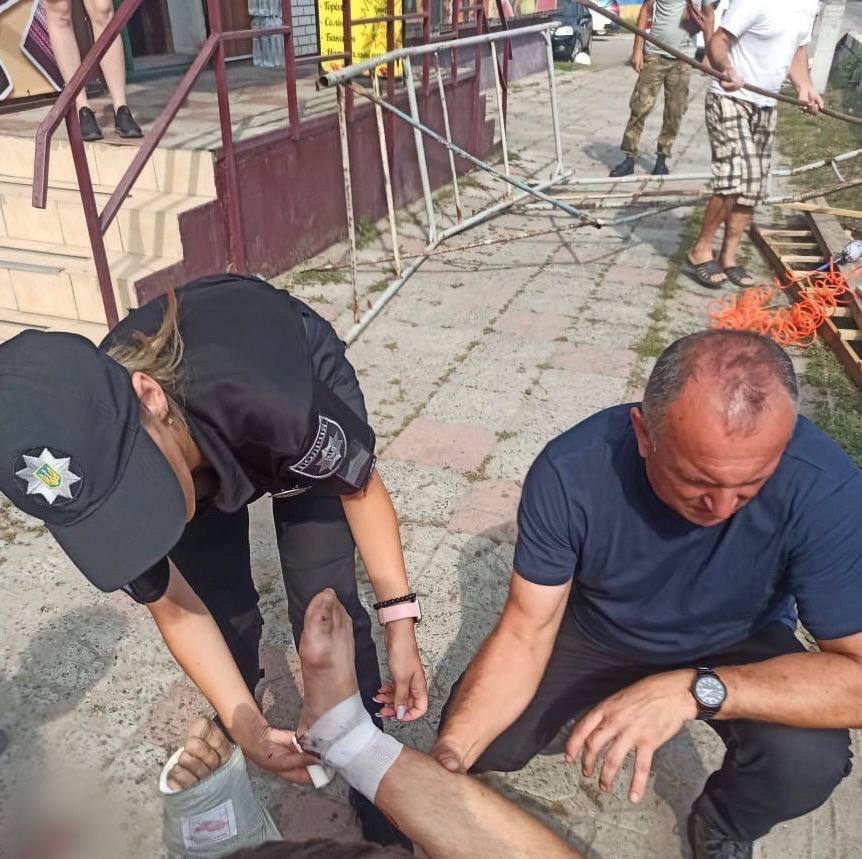 На Киевщине во время работ мужчина упал с высоты семи метров. Фото