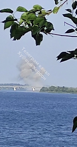 ВСУ снова ударили по Антоновскому мосту: появились новые фото с места прилетов