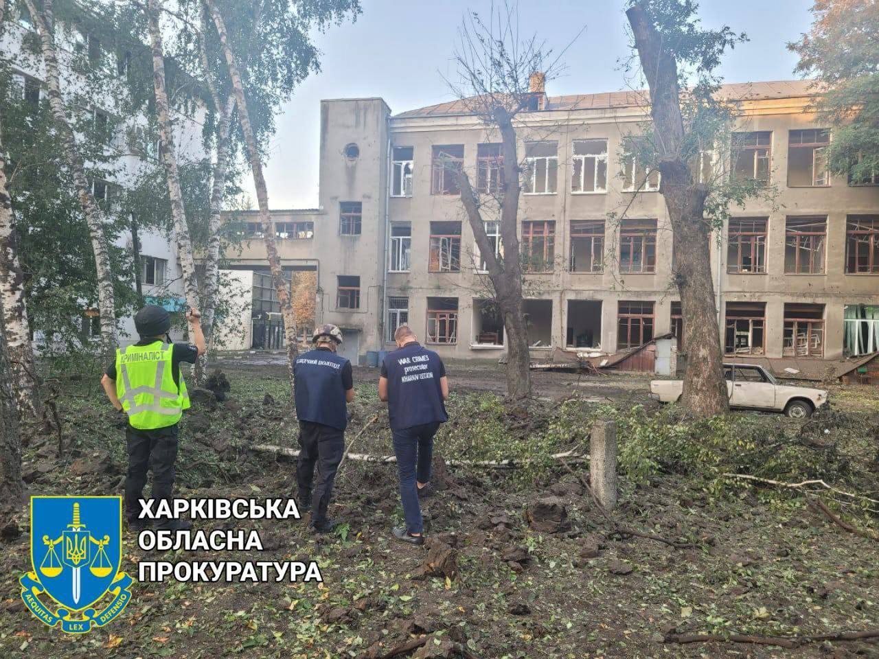 Окупанти вдарили по житловому будинку в центрі Харкова: почалася пожежа, постраждали двоє людей. Відео