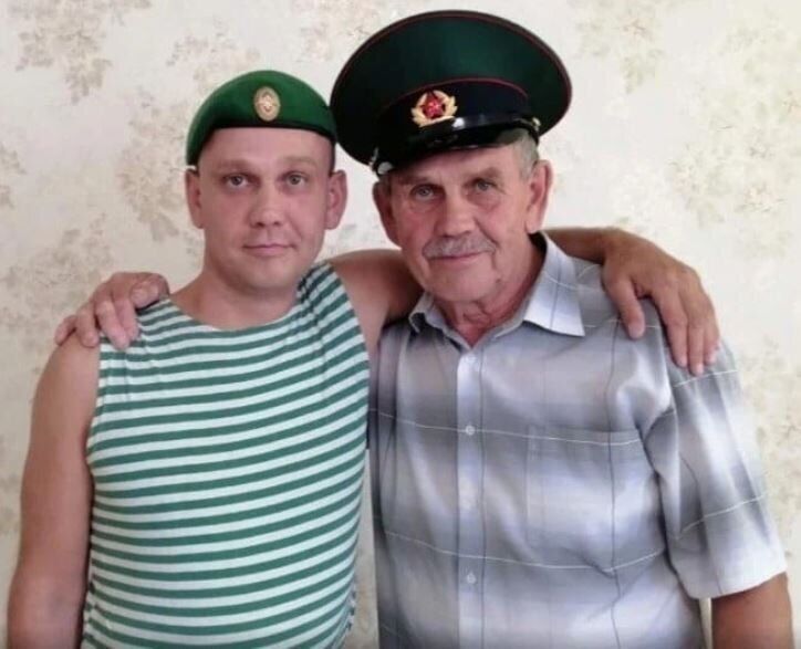 Житель РФ с сыном, который был ликвидирован на войне против Украины
