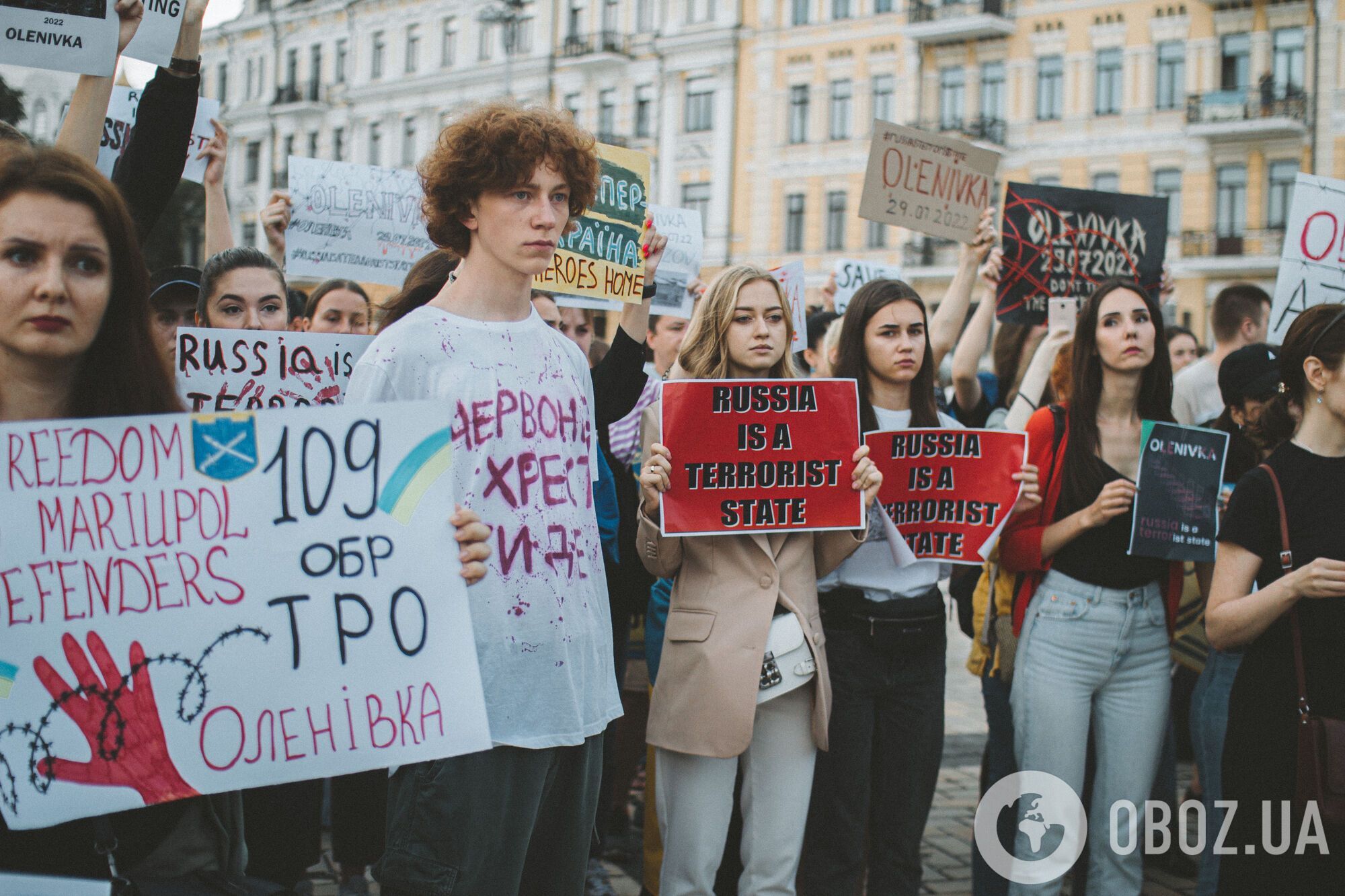 Плакаты на перформансе