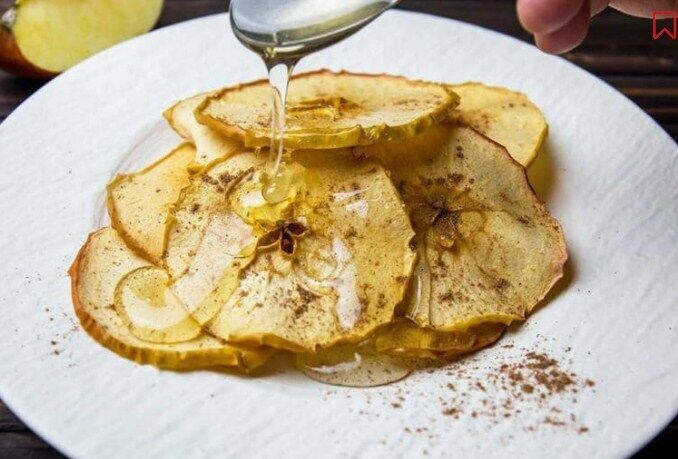 Рецепт полезных яблочных чипсов в духовке