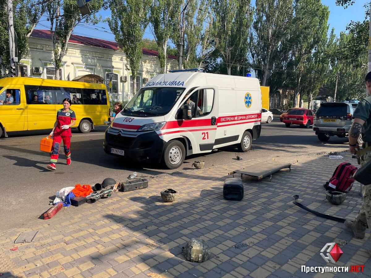 В Николаеве автомобиль с военными попал в ДТП, есть погибший. Фото