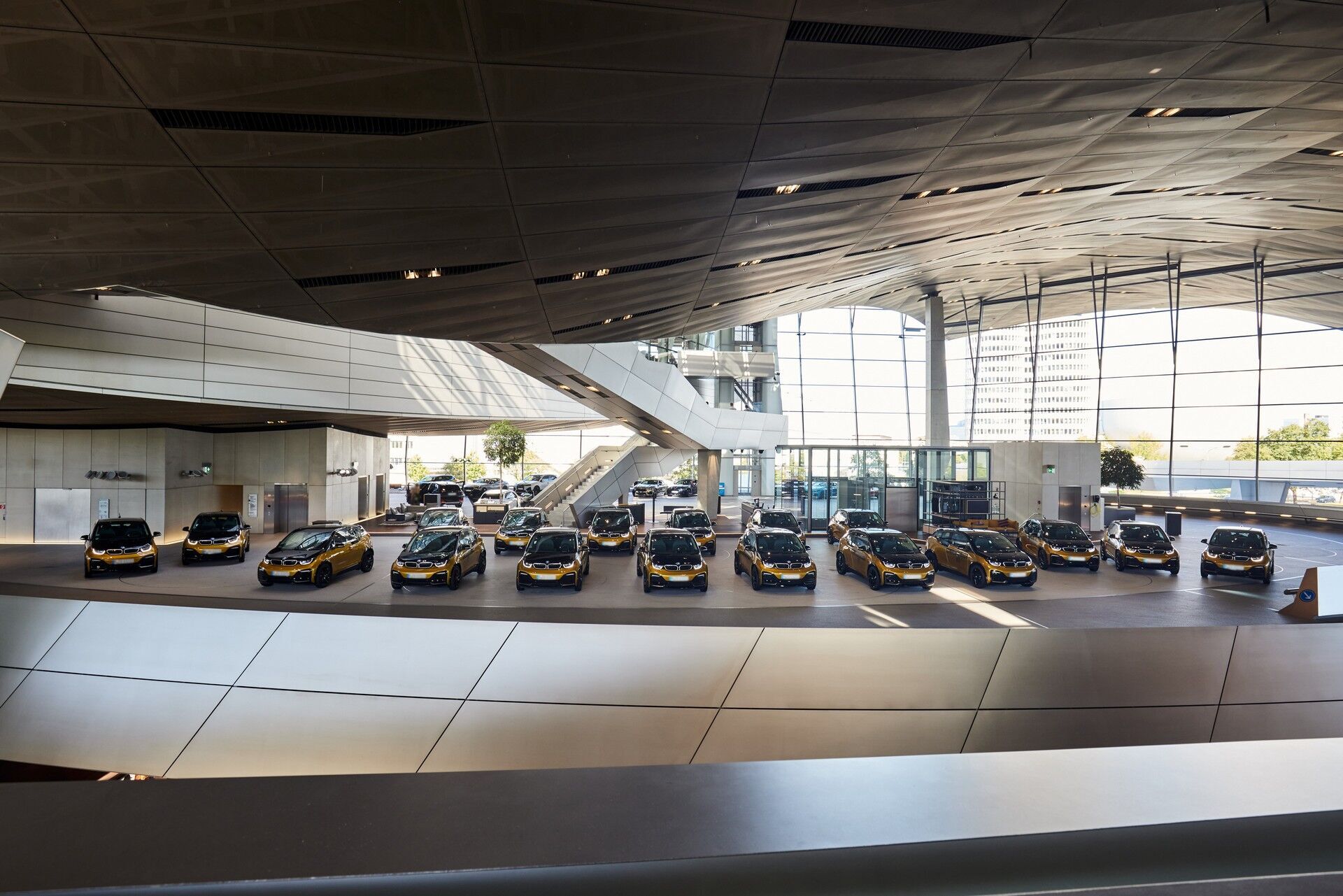 Взяти в оренду автомобіль можна буде у центральному офісі BMW Welt у Мюнхені. Вартість прокату становитиме 40 євро на день